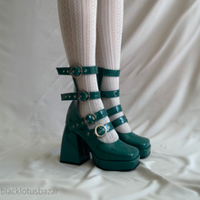 Cargar imagen en el visor de la galería, Zapatos gladiador verde charol *edición limitada*