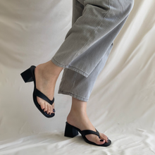 Cargar imagen en el visor de la galería, Sandalias orcapoyo negras