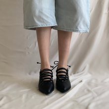 Cargar imagen en el visor de la galería, Tacones kitten con cintas