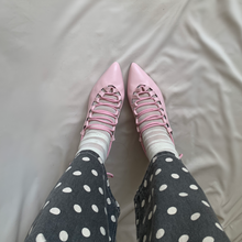 Cargar imagen en el visor de la galería, Tacones kitten rosas con cintas
