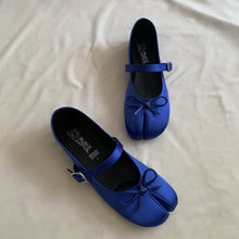 Cargar imagen en el visor de la galería, *PAR ÚNICO* Ballerinas azul saten talla 24