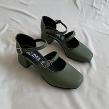 Cargar imagen en el visor de la galería, Mary janes verde mate