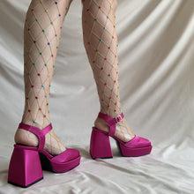 Cargar imagen en el visor de la galería, Zapatos con pulsera rosa valentin *Edición San Valentin*