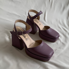 Cargar imagen en el visor de la galería, Zapatos con pulsera violeta mate
