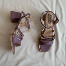 Cargar imagen en el visor de la galería, Sandalias violeta tiritas y tacón