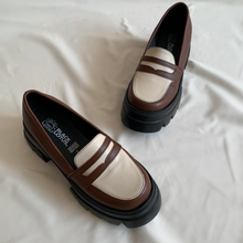 Cargar imagen en el visor de la galería, Mocasines bicolor marrón