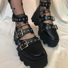 Cargar imagen en el visor de la galería, Zapatos de tres hebillas negros