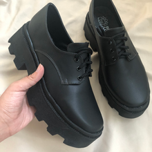 Cargar imagen en el visor de la galería, Zapatos choclo tipo piel