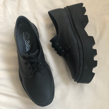 Cargar imagen en el visor de la galería, Zapatos choclo tipo piel