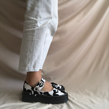 Cargar imagen en el visor de la galería, Zapatos Mary Jane vaquita