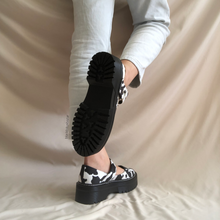 Cargar imagen en el visor de la galería, Zapatos Mary Jane vaquita