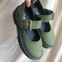 Cargar imagen en el visor de la galería, Zapatos Mary Jane verdes