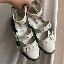 Cargar imagen en el visor de la galería, Zapatos de tres hebillas nude