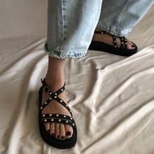 Cargar imagen en el visor de la galería, Sandalias cruzadas con perlitas