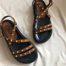 Cargar imagen en el visor de la galería, Sandalias cruzadas con perlitas
