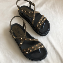 Cargar imagen en el visor de la galería, Sandalias cruzadas con perlitas