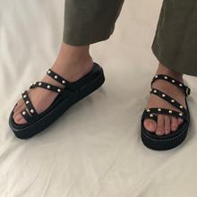 Cargar imagen en el visor de la galería, Sandalias de perlitas