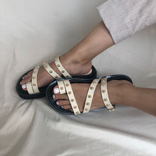 Cargar imagen en el visor de la galería, Sandalias de perlitas