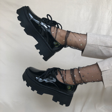 Cargar imagen en el visor de la galería, Zapatos choclo charol