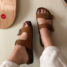 Cargar imagen en el visor de la galería, Sandalias de corcho doble hebilla