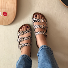 Cargar imagen en el visor de la galería, Sandalias de corcho tres hebillas