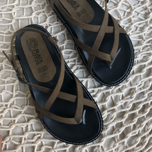 Cargar imagen en el visor de la galería, Sandalias tiritas