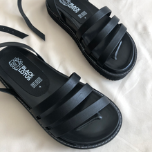 Cargar imagen en el visor de la galería, Sandalias de tres tiritas