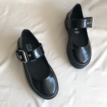 Cargar imagen en el visor de la galería, Zapatos Mary Jane negro charol