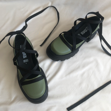 Cargar imagen en el visor de la galería, Zapatos verdes con cintas