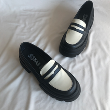 Cargar imagen en el visor de la galería, Mocasines antifaz bicolor