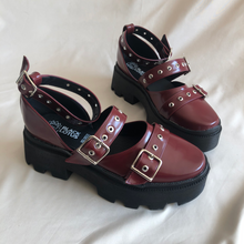 Cargar imagen en el visor de la galería, Zapatos de tres hebillas tinto