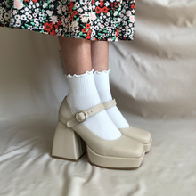 Cargar imagen en el visor de la galería, Zapatos nude de tacón cuadrado