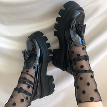 Cargar imagen en el visor de la galería, Mocasines con barbas charol