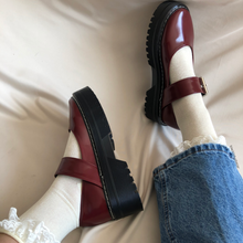 Cargar imagen en el visor de la galería, Zapatos Mary Jane tintos