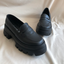 Cargar imagen en el visor de la galería, Mocasines antifaz negros