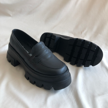 Cargar imagen en el visor de la galería, Mocasines antifaz negros