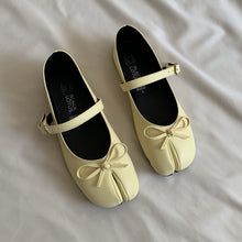 Cargar imagen en el visor de la galería, Ballerinas punta dividida con correa
