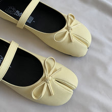 Cargar imagen en el visor de la galería, Ballerinas punta dividida con correa
