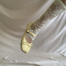 Cargar imagen en el visor de la galería, Ballerinas punta dividida con correa
