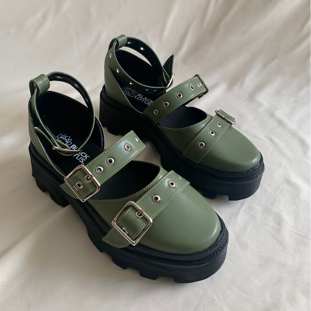 Zapatos de tres hebillas verdes