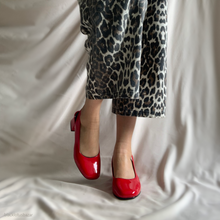 Cargar imagen en el visor de la galería, Zapatos destalonados rojos
