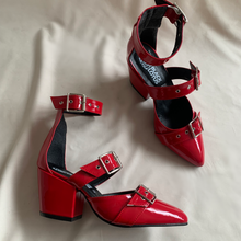 Cargar imagen en el visor de la galería, Zapatos gladiador en punta rojos
