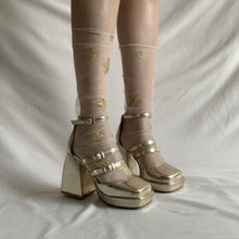 Cargar imagen en el visor de la galería, Zapatos dorados de tres correas *Edición aniversario*
