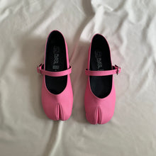 Cargar imagen en el visor de la galería, *PAR ÚNICO* Ballerinas rosa pop talla 23
