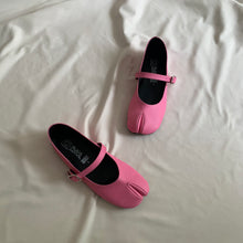 Cargar imagen en el visor de la galería, *PAR ÚNICO* Ballerinas rosa pop talla 23
