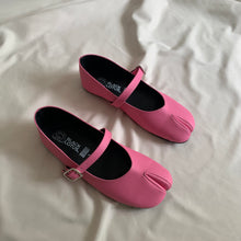 Cargar imagen en el visor de la galería, *PAR ÚNICO* Ballerinas rosa pop talla 23
