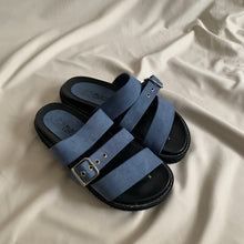 Cargar imagen en el visor de la galería, *PAR ÚNICO* Sandalias blue jeans talla 24
