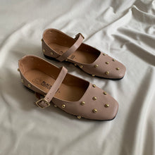 Cargar imagen en el visor de la galería, *PAR ÚNICO* Ballerinas beige con perlitas talla 23
