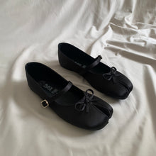 Cargar imagen en el visor de la galería, *PAR ÚNICO* Ballerinas negro saten talla 26
