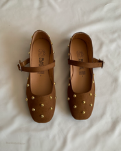 Cargar imagen en el visor de la galería, Ballerinas con correa y perlitas
